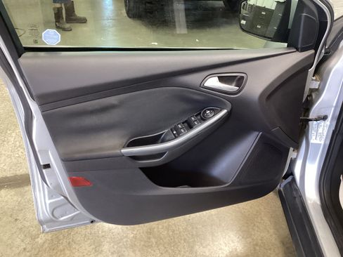 Used 2012 Ford Focus Titanium FWD image 12