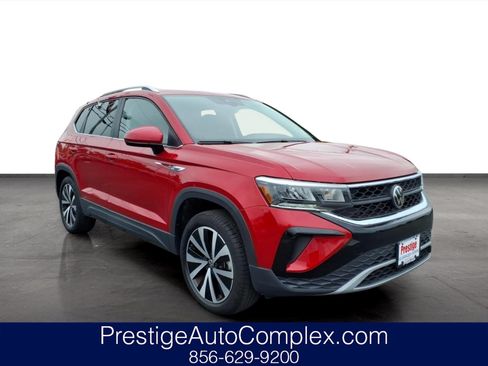 Certified 2023 Volkswagen Taos SE w/ Panoramic Sunroof Package AWD/4WD image 1
