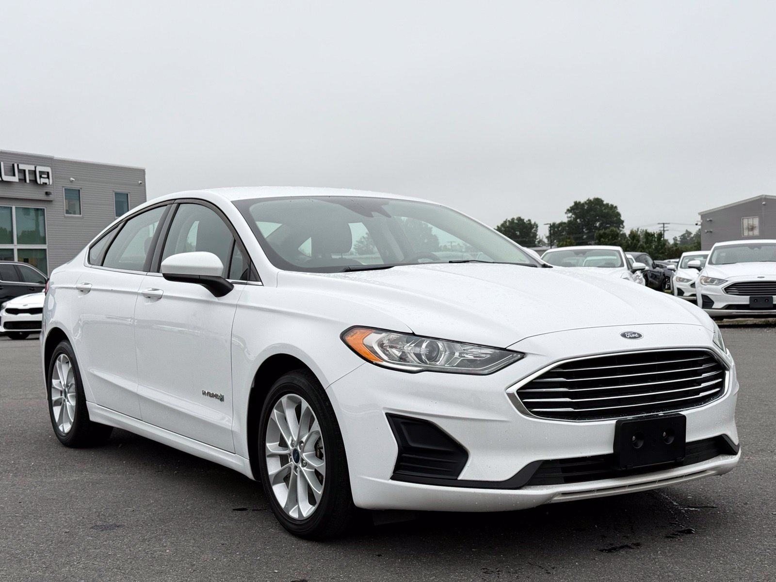 Used 2019 Ford Fusion SE FWD image 5