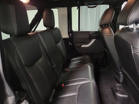 Used 2016 Jeep Wrangler Unlimited Rubicon AWD/4WD image 28