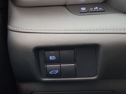 Used 2021 Toyota Highlander XLE image 27