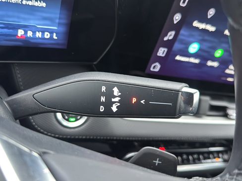 Used 2025 Chevrolet Equinox LT w/ Convenience Package II image 32