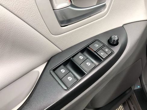 Used 2017 Toyota Sienna LE FWD image 13
