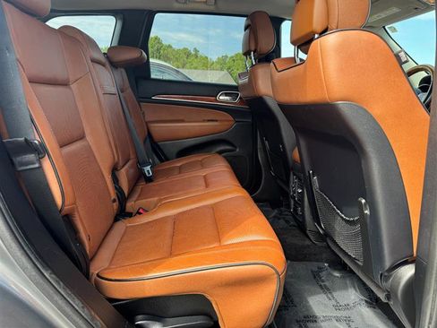 Used 2013 Jeep Grand Cherokee Overland image 15