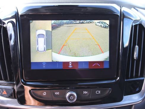 Used 2018 Chevrolet Traverse LT FWD image 25