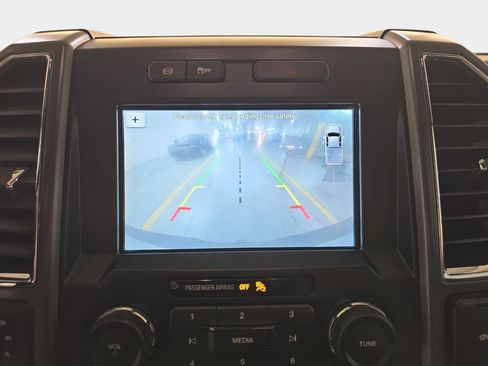 Used 2018 Ford F250 XLT w/ XLT Premium Package AWD/4WD image 24