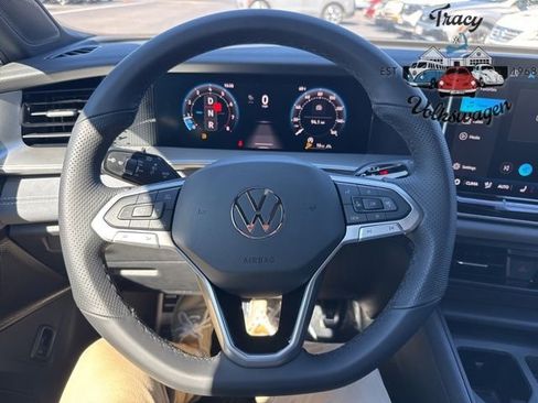 New 2025 Volkswagen Tiguan SE R-Line image 11