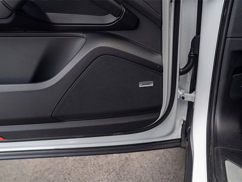 Certified 2025 Porsche Cayenne S image 19