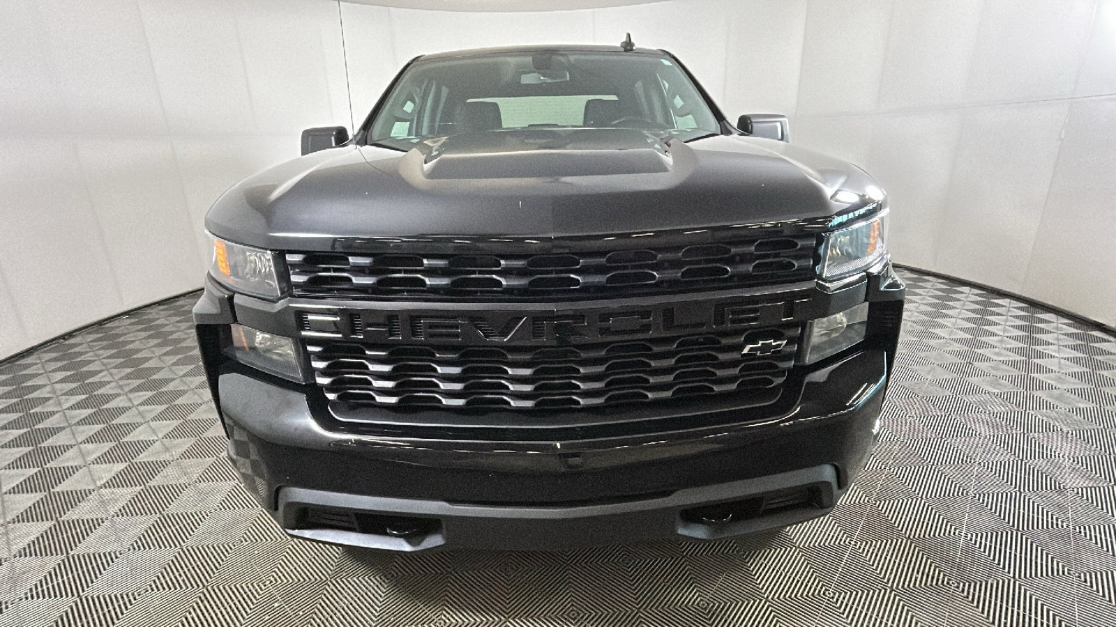 Used 2021 Chevrolet Silverado 1500 Custom w/ LPO, Dark Essentials Package AWD/4WD image 9