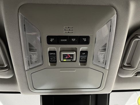 Used 2021 Toyota RAV4 XLE Premium image 9