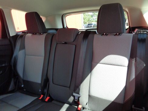 Used 2017 Ford Escape SE w/ SE Cold Weather Package AWD/4WD image 8
