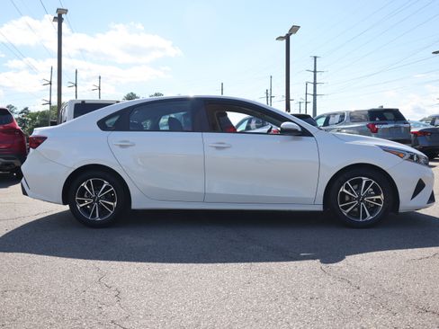 Used 2023 Kia Forte LXS w/ LXS Technology Package FWD image 5