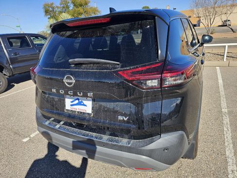 Used 2022 Nissan Rogue SV image 11