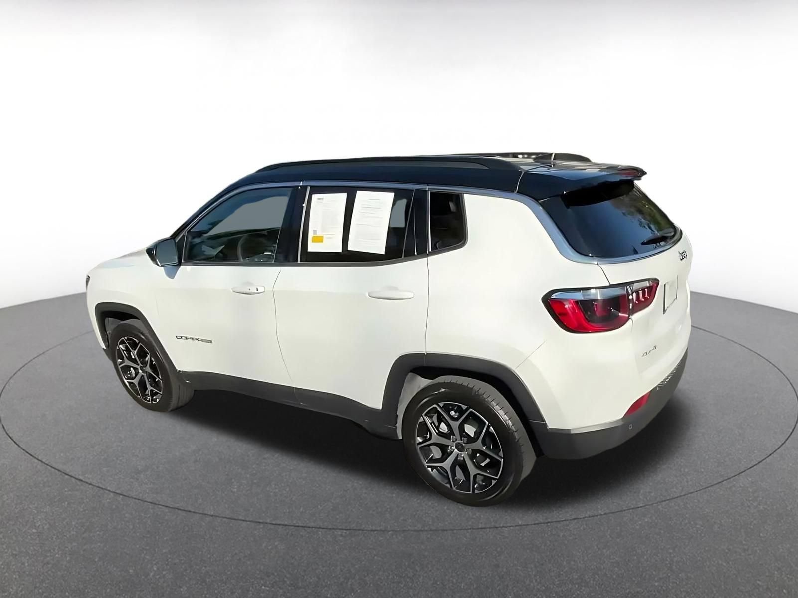 Used 2025 Jeep Compass Limited AWD/4WD image 9