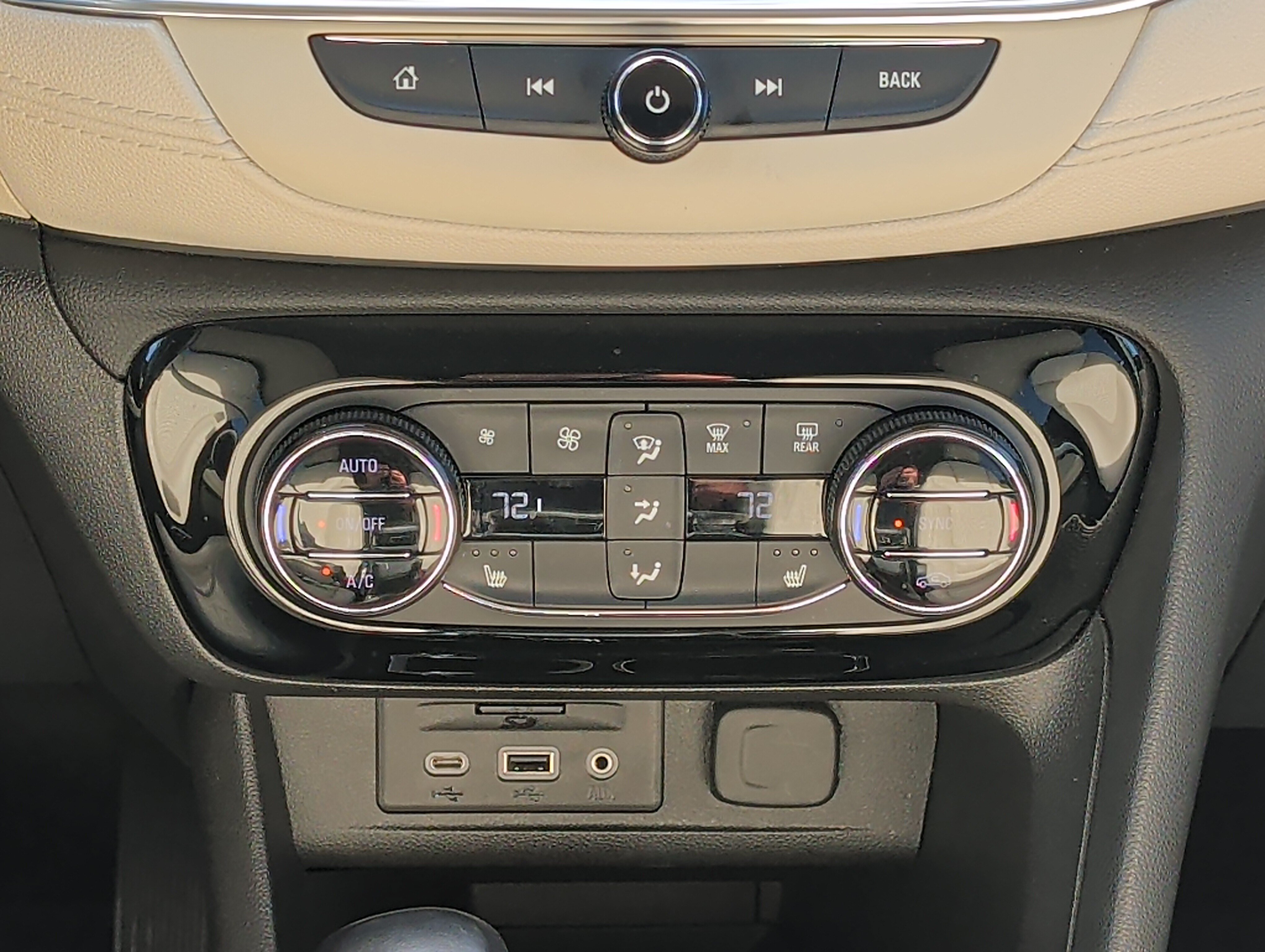 Used 2020 Buick Encore GX Essence w/ Advanced Technology Package AWD/4WD image 25