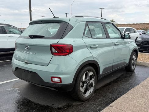 Used 2025 Hyundai Venue SEL FWD image 4