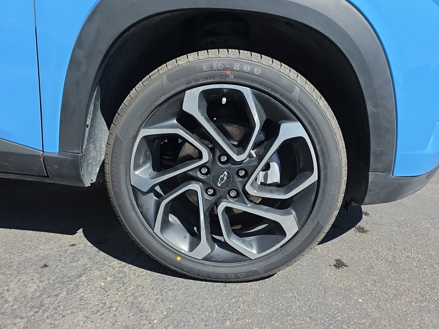 Used 2024 Chevrolet Trax RS w/ Sunroof Package FWD image 37