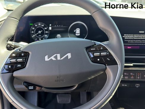 New 2026 Kia Niro Wind FWD image 11