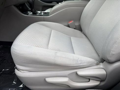 Used 2019 Toyota Highlander LE image 12