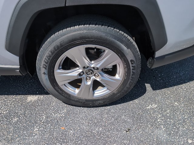 Used 2022 Toyota RAV4 XLE w/ Convenience Package FWD image 7