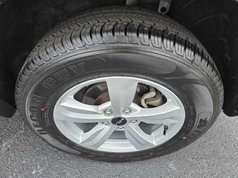 Used 2023 Kia Sorento LX image 14