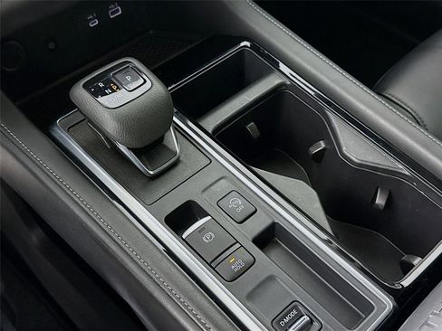 Used 2023 Nissan Pathfinder SL w/ SL Premium Package FWD image 16