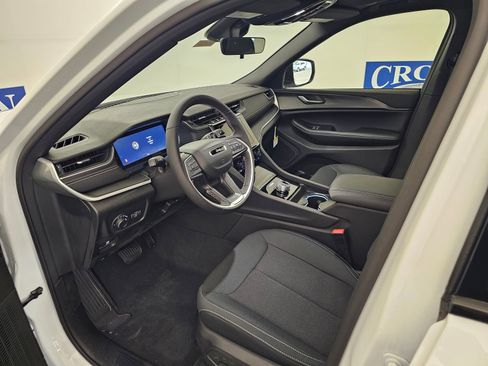 New 2025 Jeep Grand Cherokee L Laredo image 11