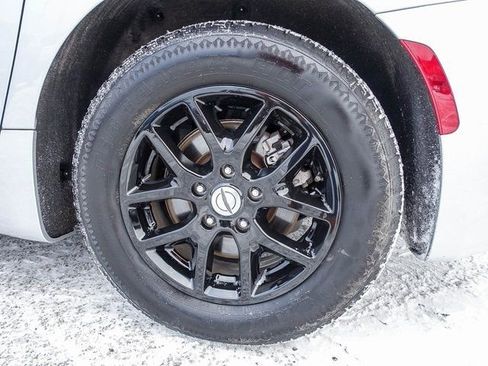 Used 2023 Chrysler Pacifica Touring-L image 13