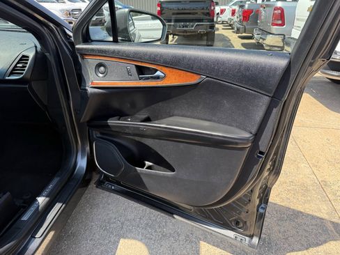 Used 2020 Lincoln Nautilus Reserve FWD image 11