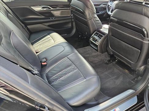 Used 2019 BMW 750i w/ M Sport Package RWD image 20