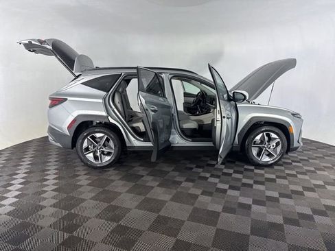 Used 2025 Hyundai Tucson SEL FWD image 16