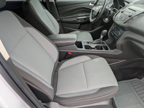 Used 2017 Ford Escape SE FWD image 25