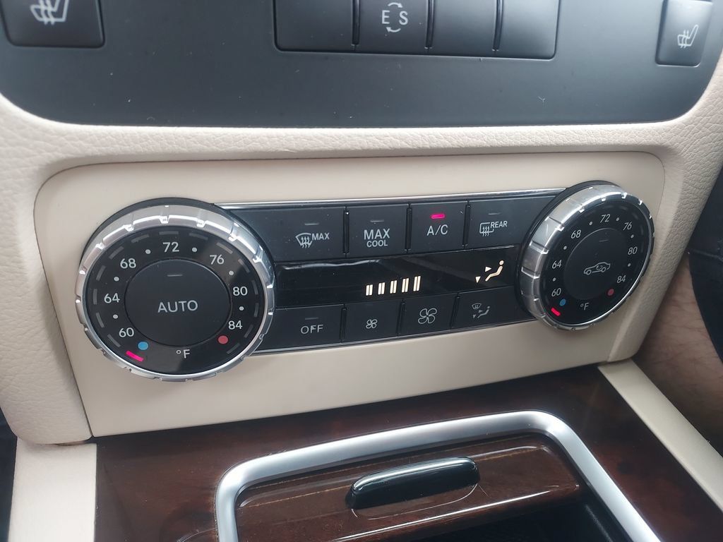 Used 2014 Mercedes-Benz GLK 250 BlueTEC 4MATIC image 16