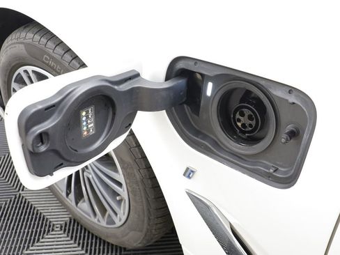 Used 2018 BMW 530e xDrive image 17