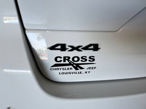 Used 2023 Jeep Grand Cherokee Altitude AWD/4WD image 15