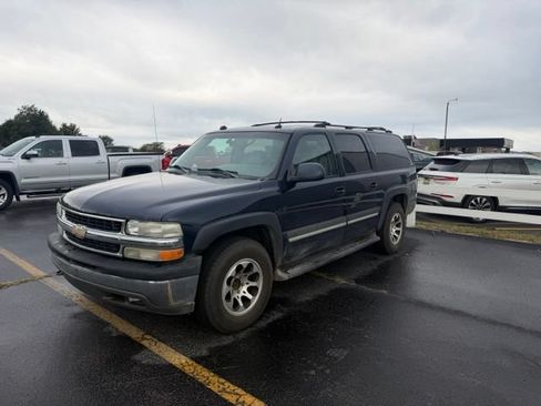 Used 2005 Chevrolet Suburban LT w/ Preferred Equipment Group AWD/4WD image 2