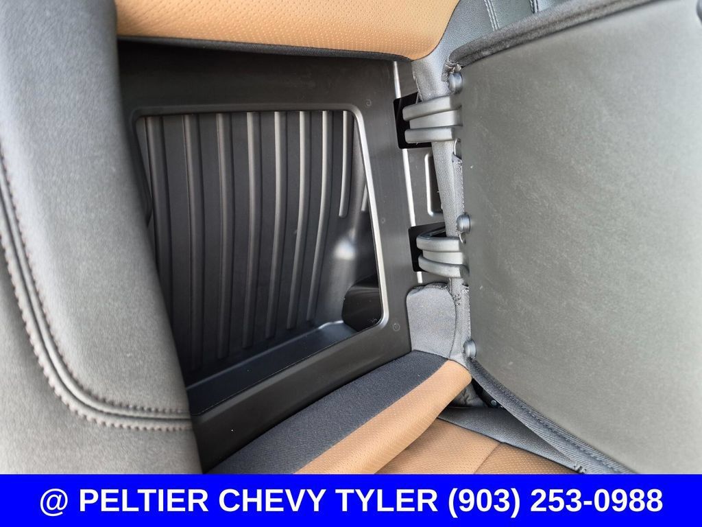 Used 2023 Chevrolet Silverado 1500 High Country w/ Z71 Off-Road Package AWD/4WD image 18