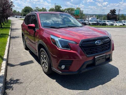 Used 2023 Subaru Forester Premium AWD/4WD image 3