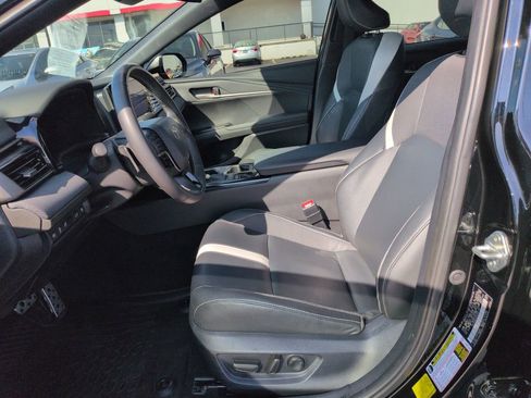Certified 2025 Toyota Camry SE FWD image 9