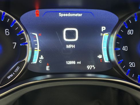 Used 2026 Chrysler Pacifica Limited FWD image 21