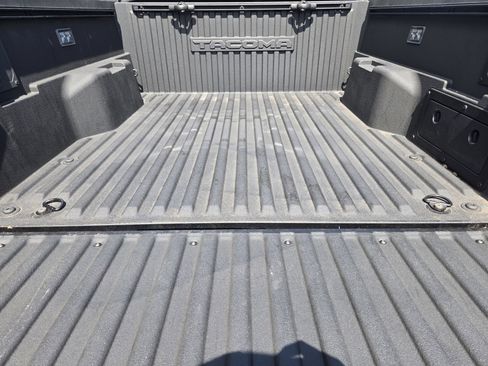 Used 2025 Toyota Tacoma Limited AWD/4WD image 30