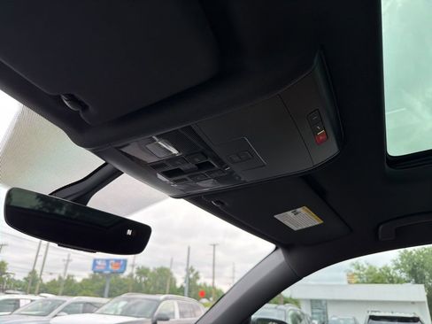 Certified 2021 Volkswagen Atlas Cross Sport SE w/ Panoramic Sunroof Package FWD image 24