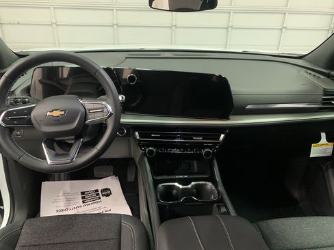 New 2026 Chevrolet Traverse LT image 13