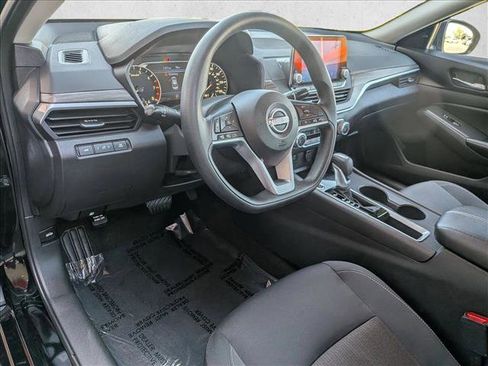 Used 2025 Nissan Altima 2.5 SV FWD image 10
