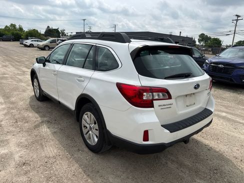 Used 2017 Subaru Outback 2.5i AWD/4WD image 2