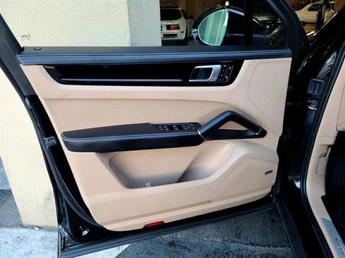 Used 2023 Porsche Cayenne S w/ Premium Package Plus image 18