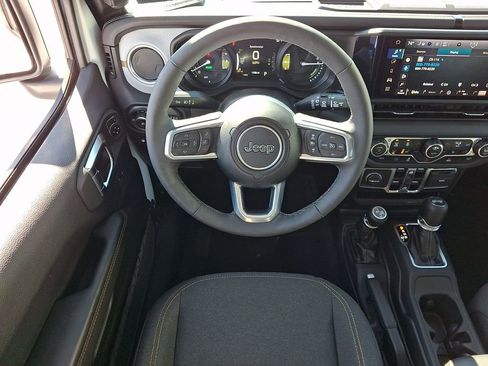 Used 2025 Jeep Wrangler Unlimited Sahara AWD/4WD image 14