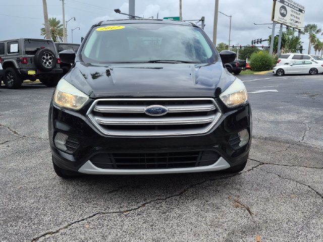 Used 2017 Ford Escape SE w/ SE Cold Weather Package FWD image 2