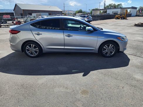 Used 2017 Hyundai Elantra SE FWD image 3