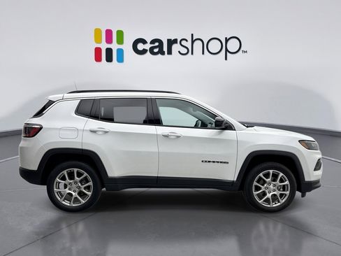 Used 2022 Jeep Compass Latitude AWD/4WD image 6